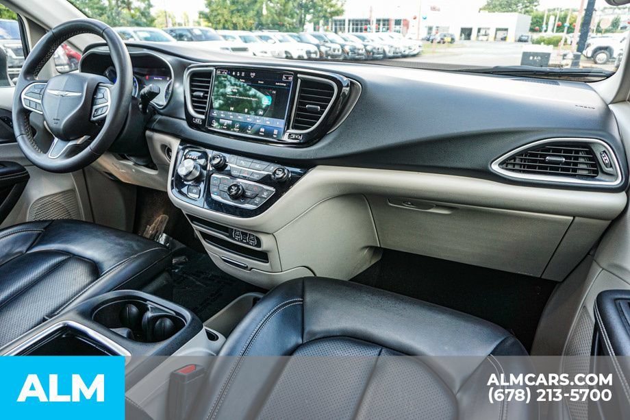 Used 2023 Chrysler Pacifica Touring-L FWD image 26