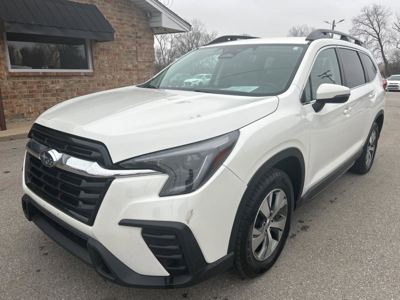 Used 2023 Subaru Ascent Premium w/ Convenience Package image 1