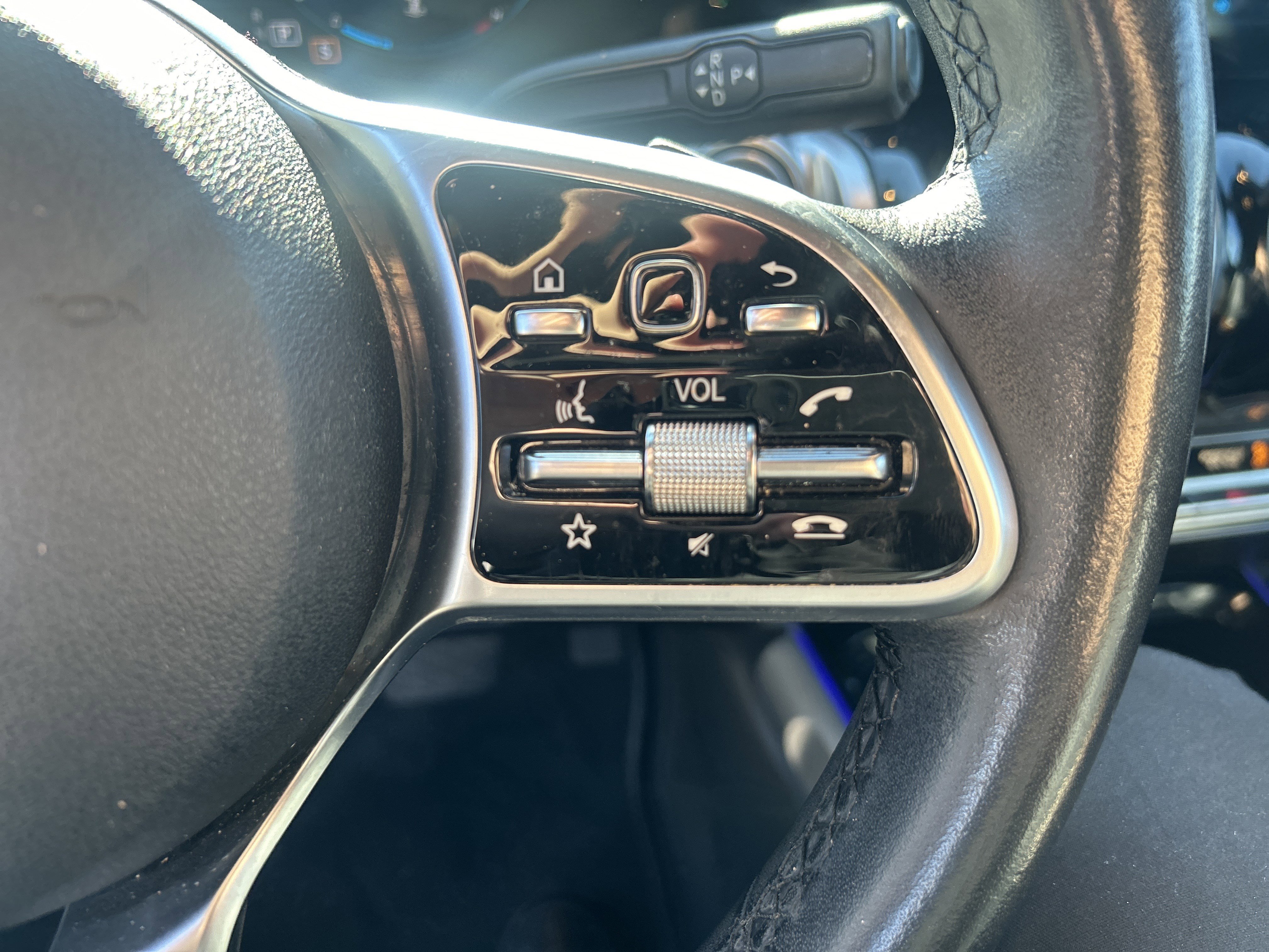 Used 2022 Mercedes-Benz GLB 250 w/ Premium Package Lite image 20