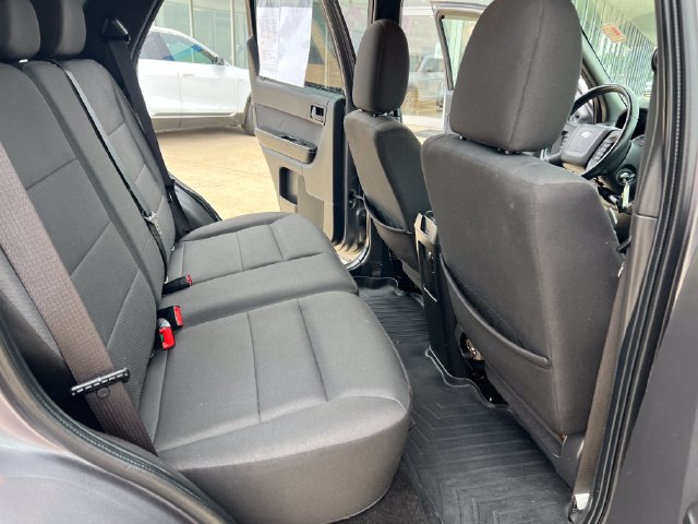 Used 2010 Ford Escape XLT AWD/4WD image 16