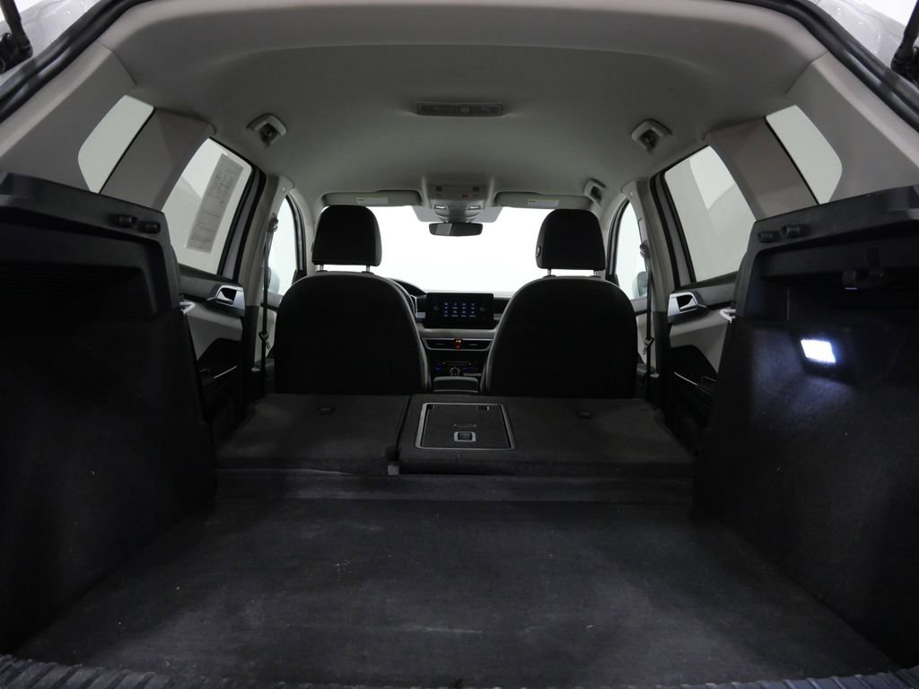 Used 2025 Volkswagen Taos SE AWD/4WD image 26