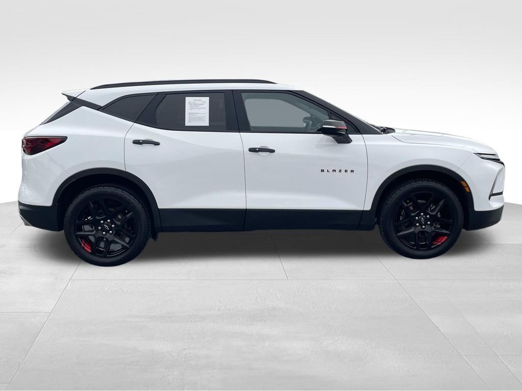 Used 2023 Chevrolet Blazer LT image 2