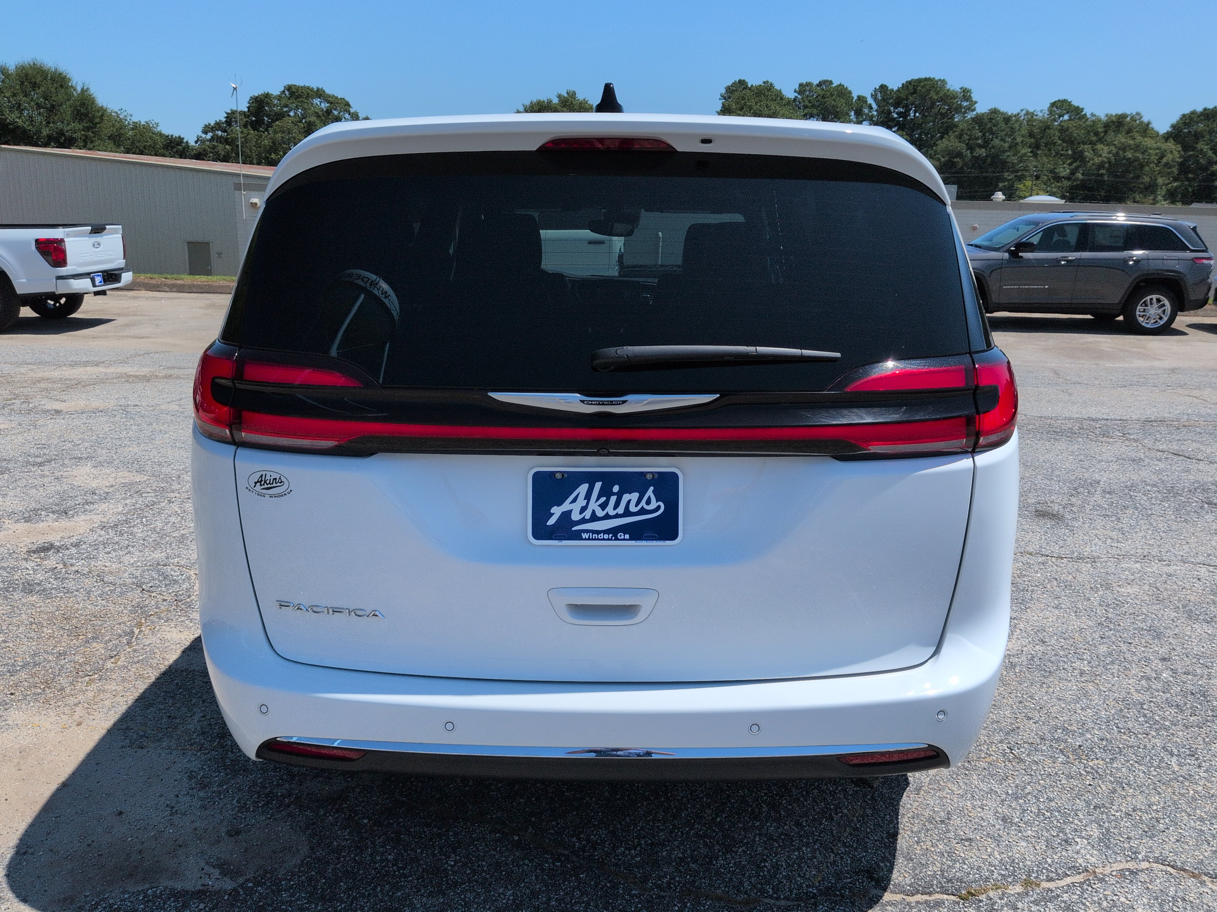 Certified 2025 Chrysler Pacifica Select FWD image 4