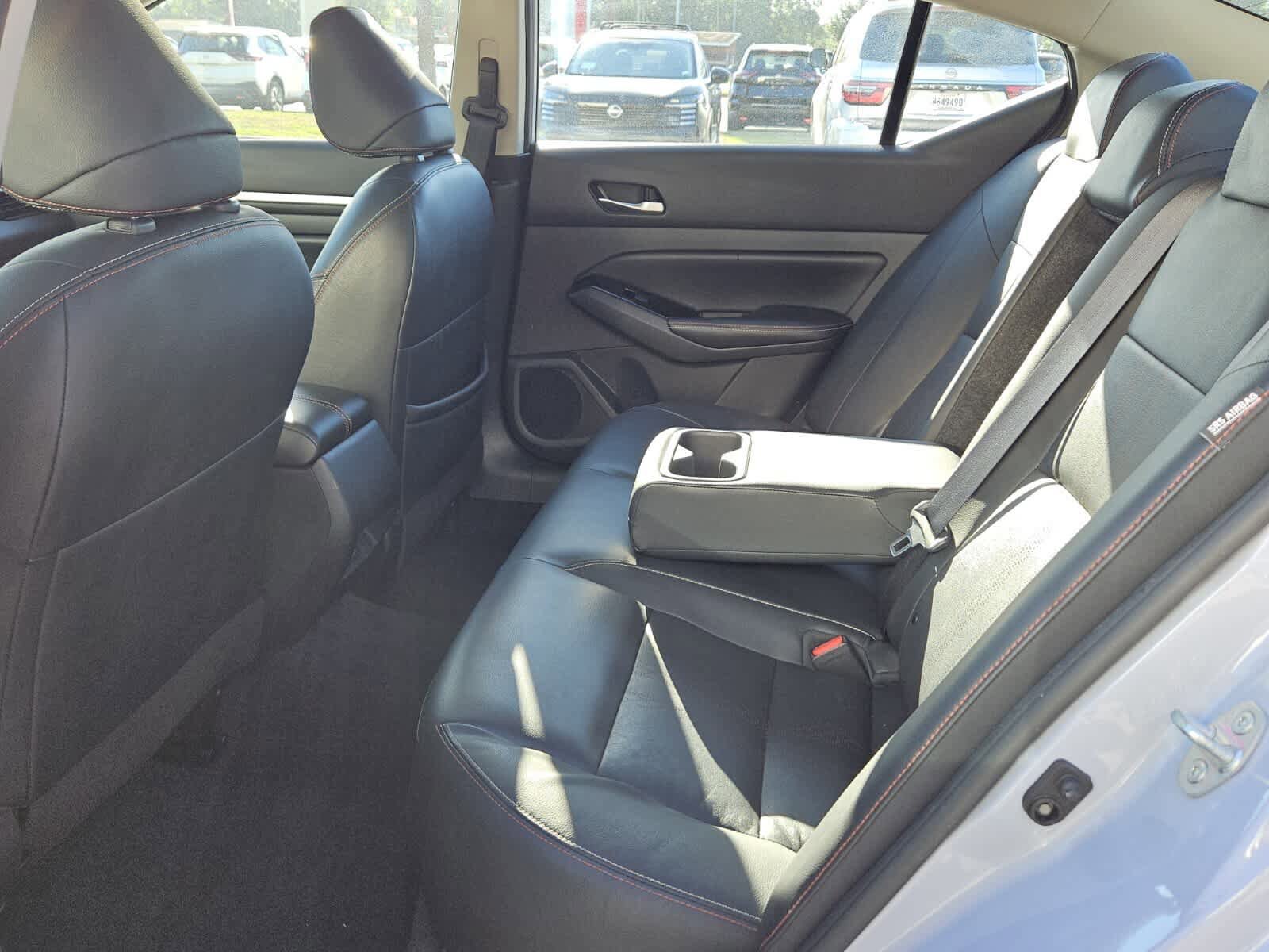 Used 2024 Nissan Altima 2.5 SR w/ SR Premium Package FWD image 4