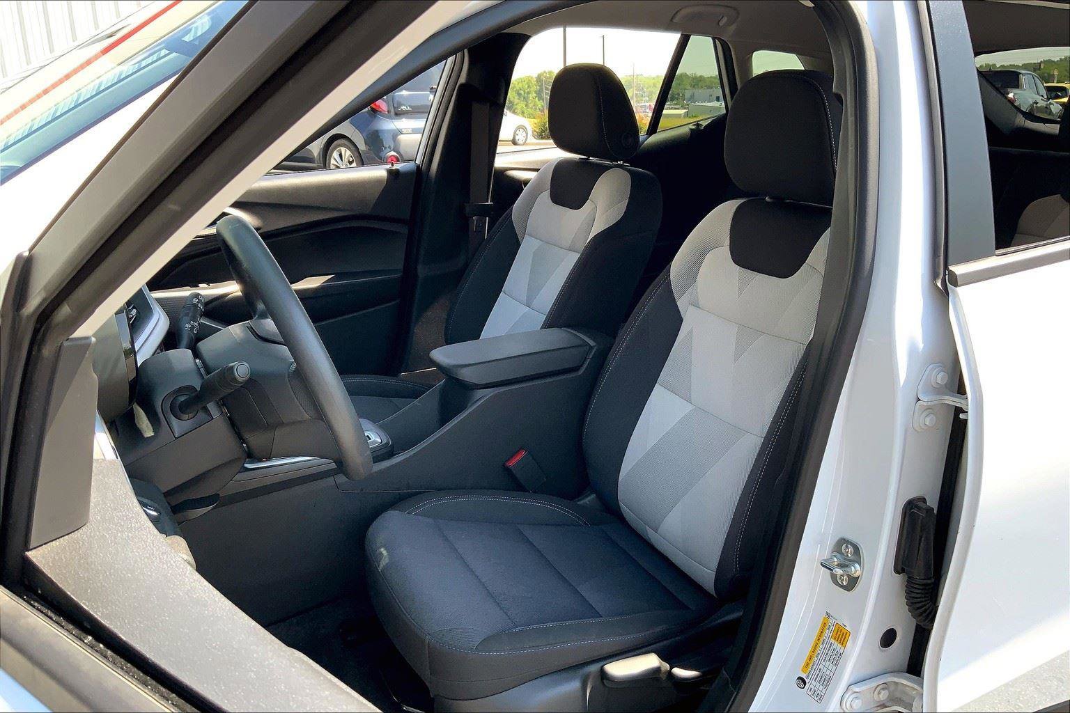 Used 2025 Chevrolet Trax LS image 22