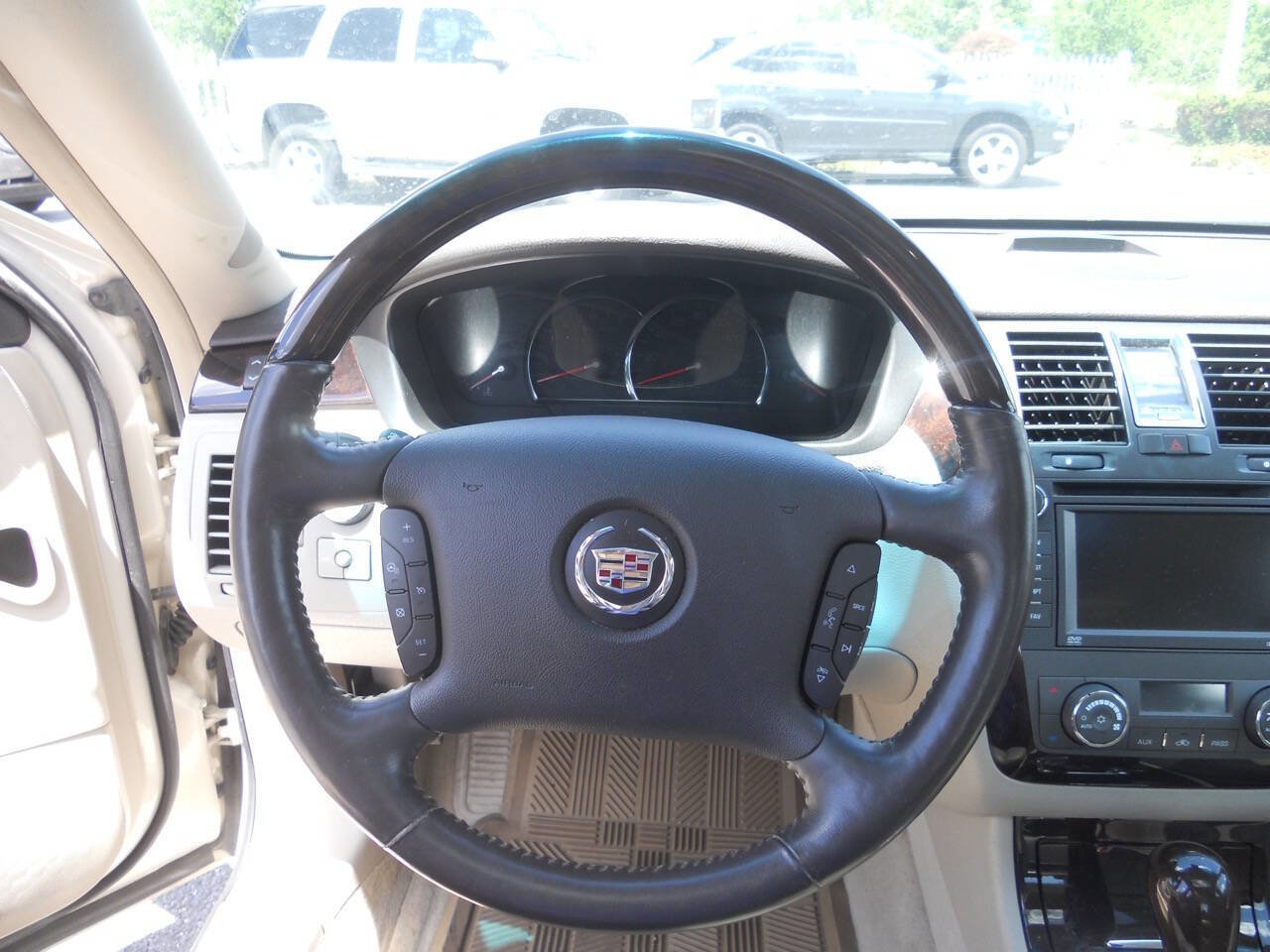 Used 2010 Cadillac DTS Premium FWD image 12