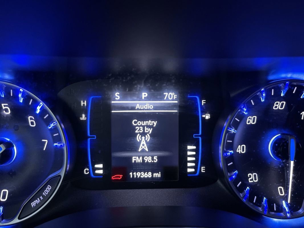 Used 2022 Chrysler Voyager LX image 18