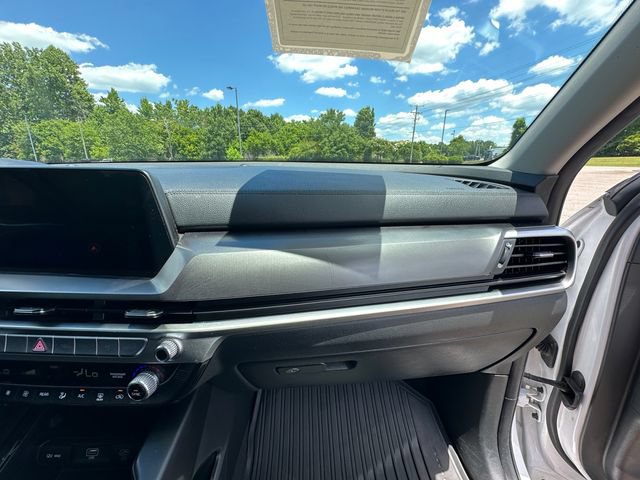 Used 2024 Kia Telluride LX FWD image 16