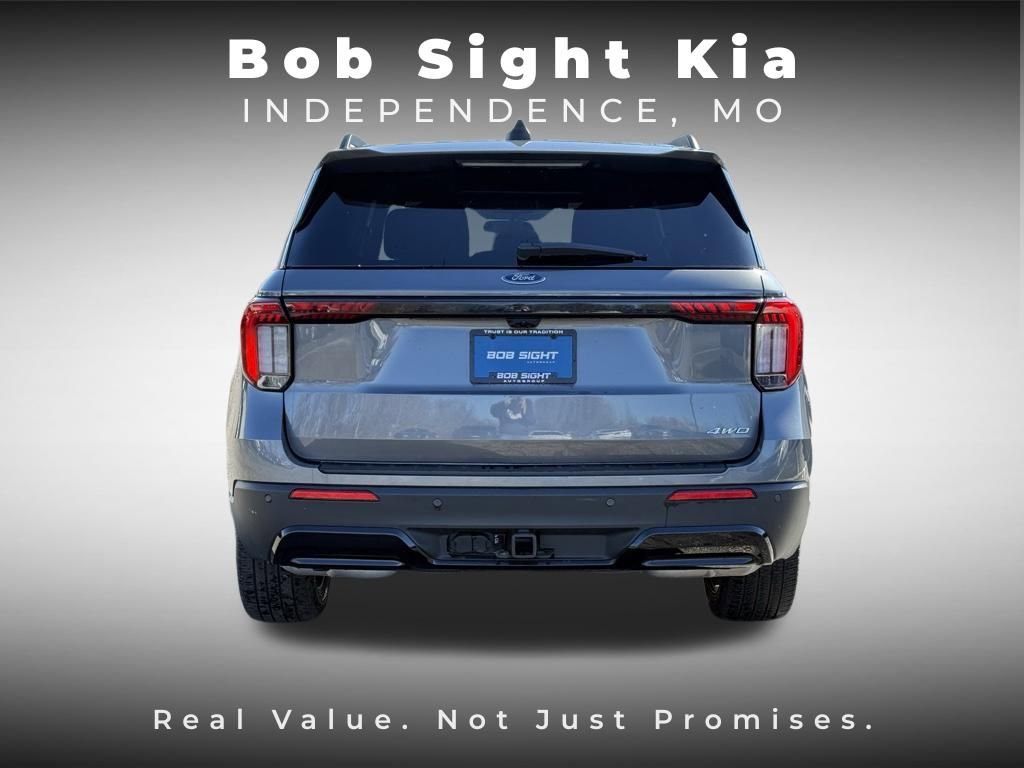 Used 2025 Ford Explorer ST-Line w/ ST-Line Street Pack image 13