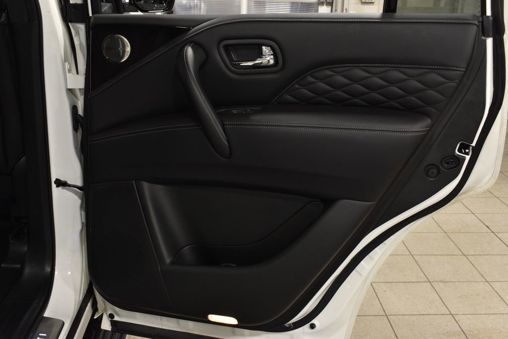 Used 2024 INFINITI QX80 Sensory image 30
