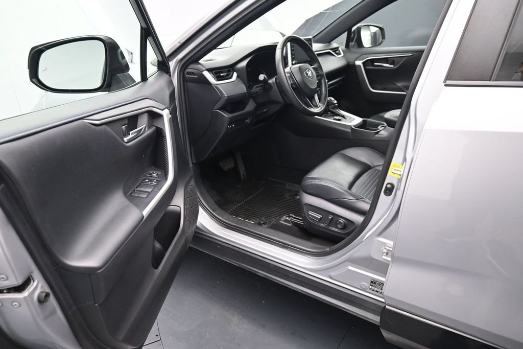 Used 2021 Toyota RAV4 XSE AWD/4WD image 15