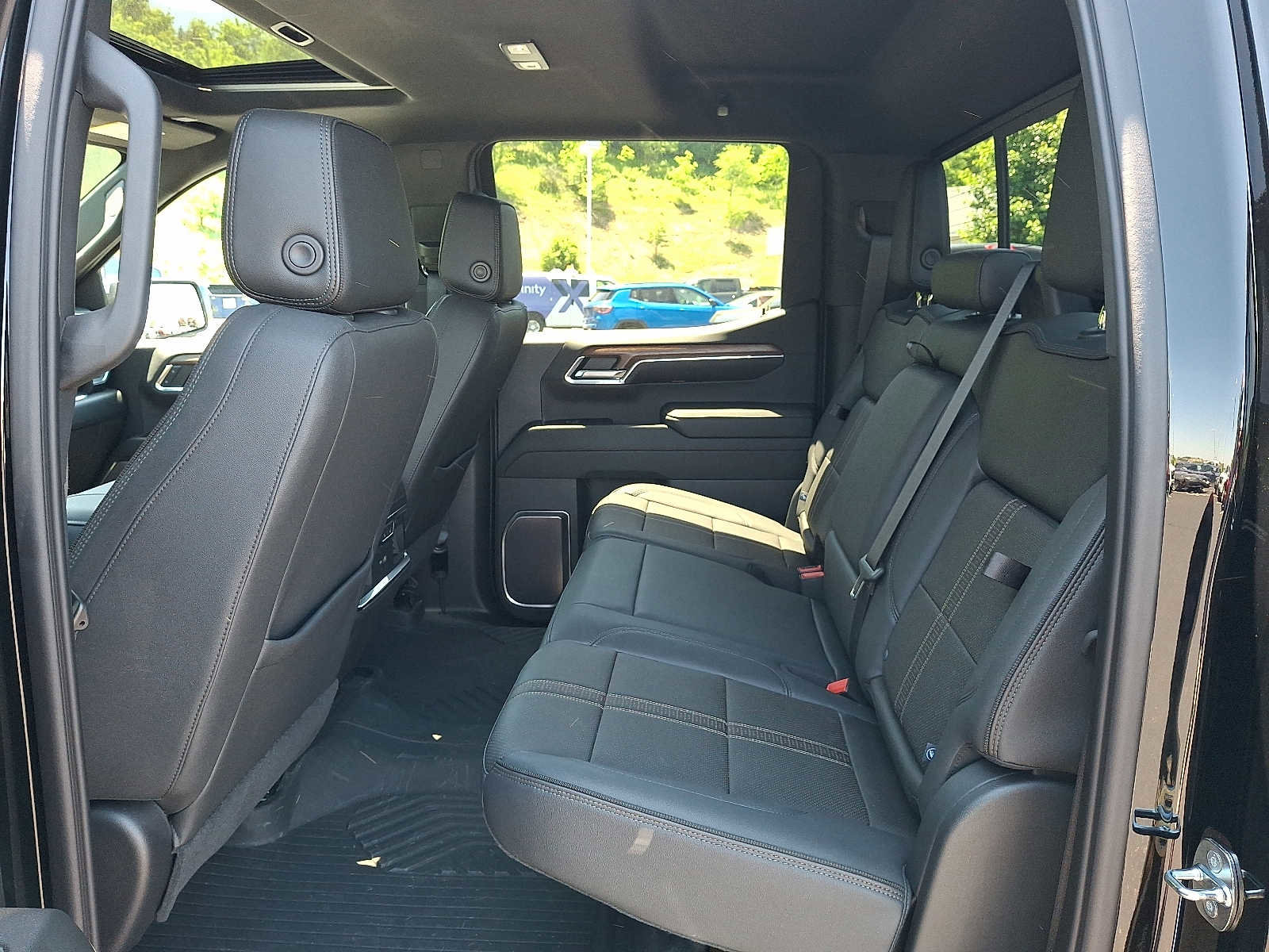 Used 2023 Chevrolet Silverado 1500 High Country w/ High Country Premium Package AWD/4WD image 10