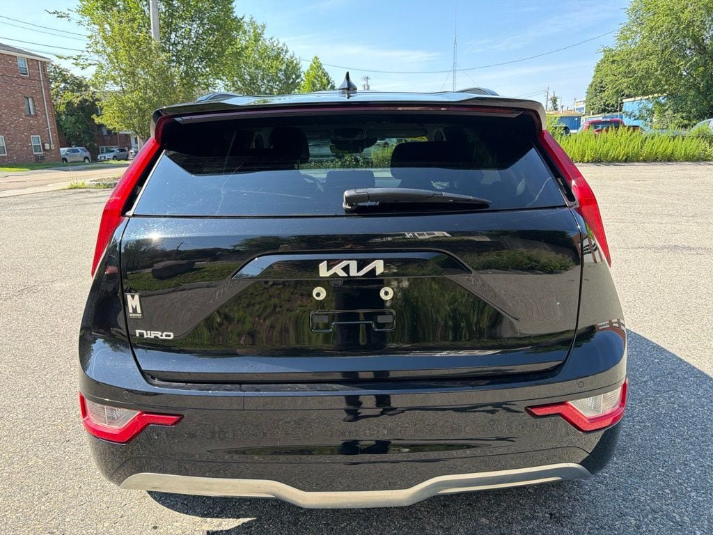 Certified 2023 Kia Niro Wind w/ Wind Preserve Package FWD image 6