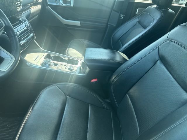 Used 2022 Ford Explorer Limited w/ Equipment Group 301A AWD/4WD image 6