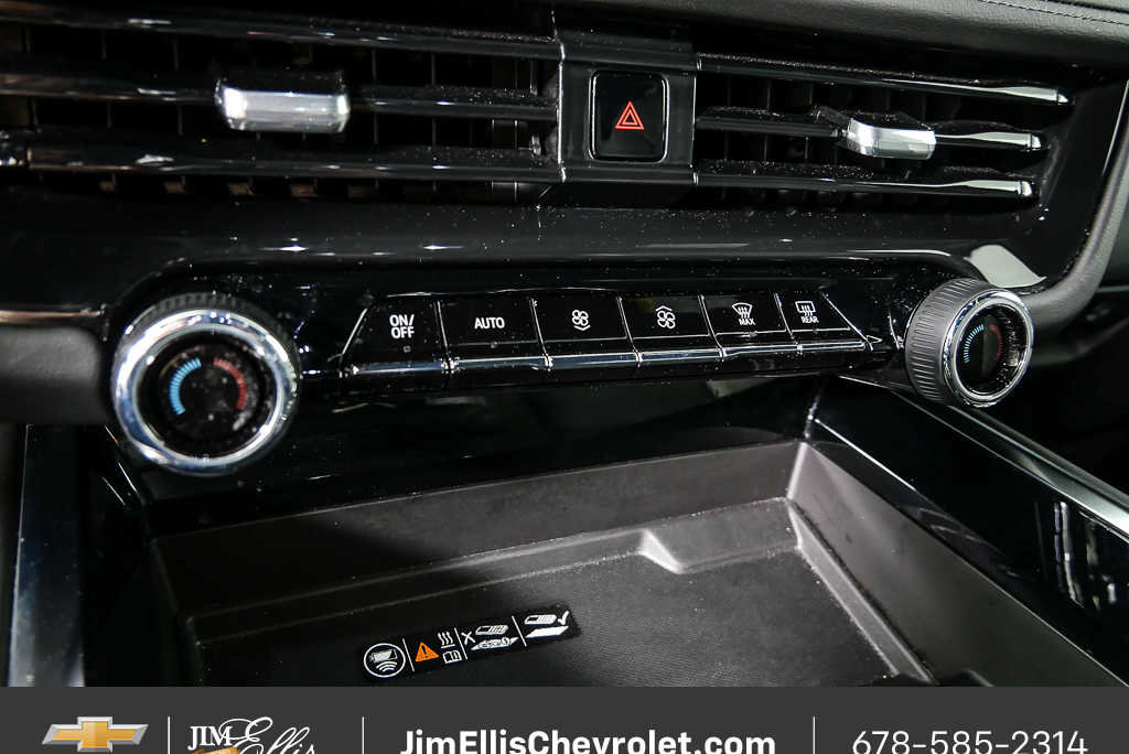 Used 2025 Chevrolet Suburban LT AWD/4WD image 16