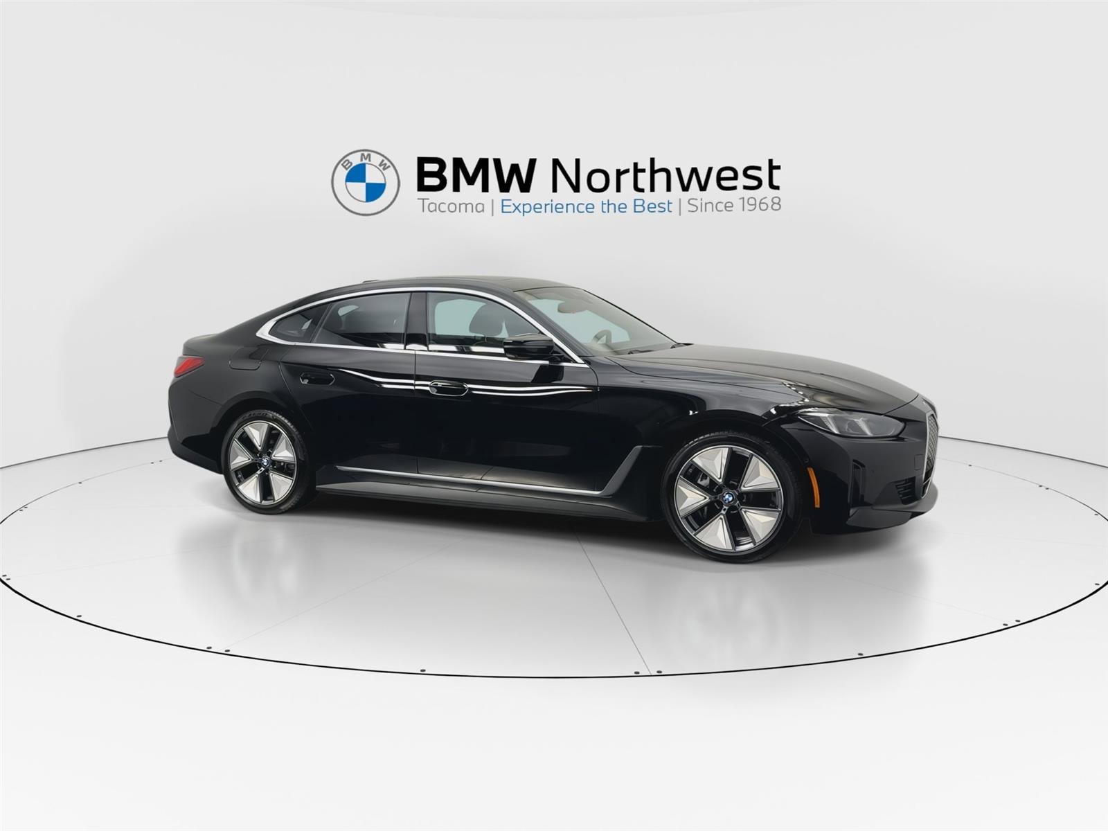 Used 2025 BMW i4 xDrive40i w/ Parking Assistance Package image 5