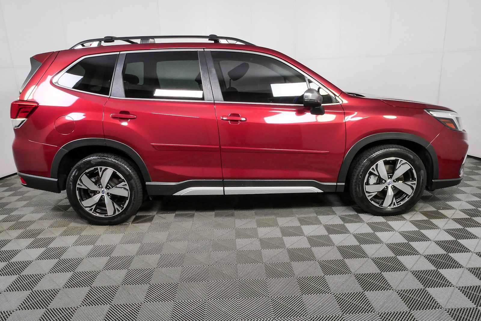 Used 2020 Subaru Forester Touring AWD/4WD image 2