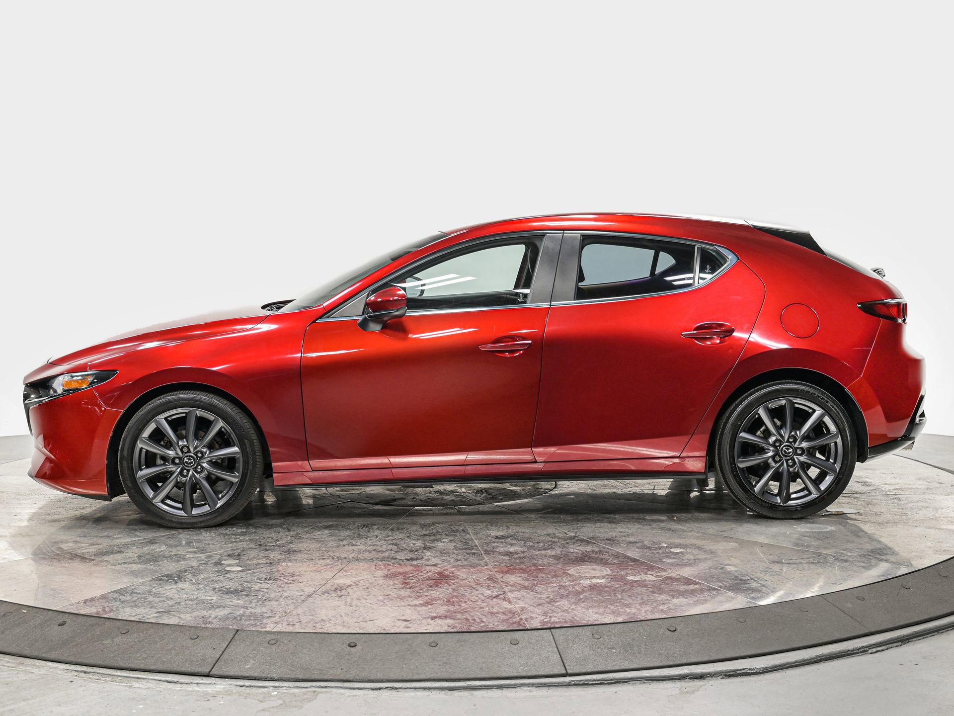 Used 2020 MAZDA MAZDA3 Hatchback image 2