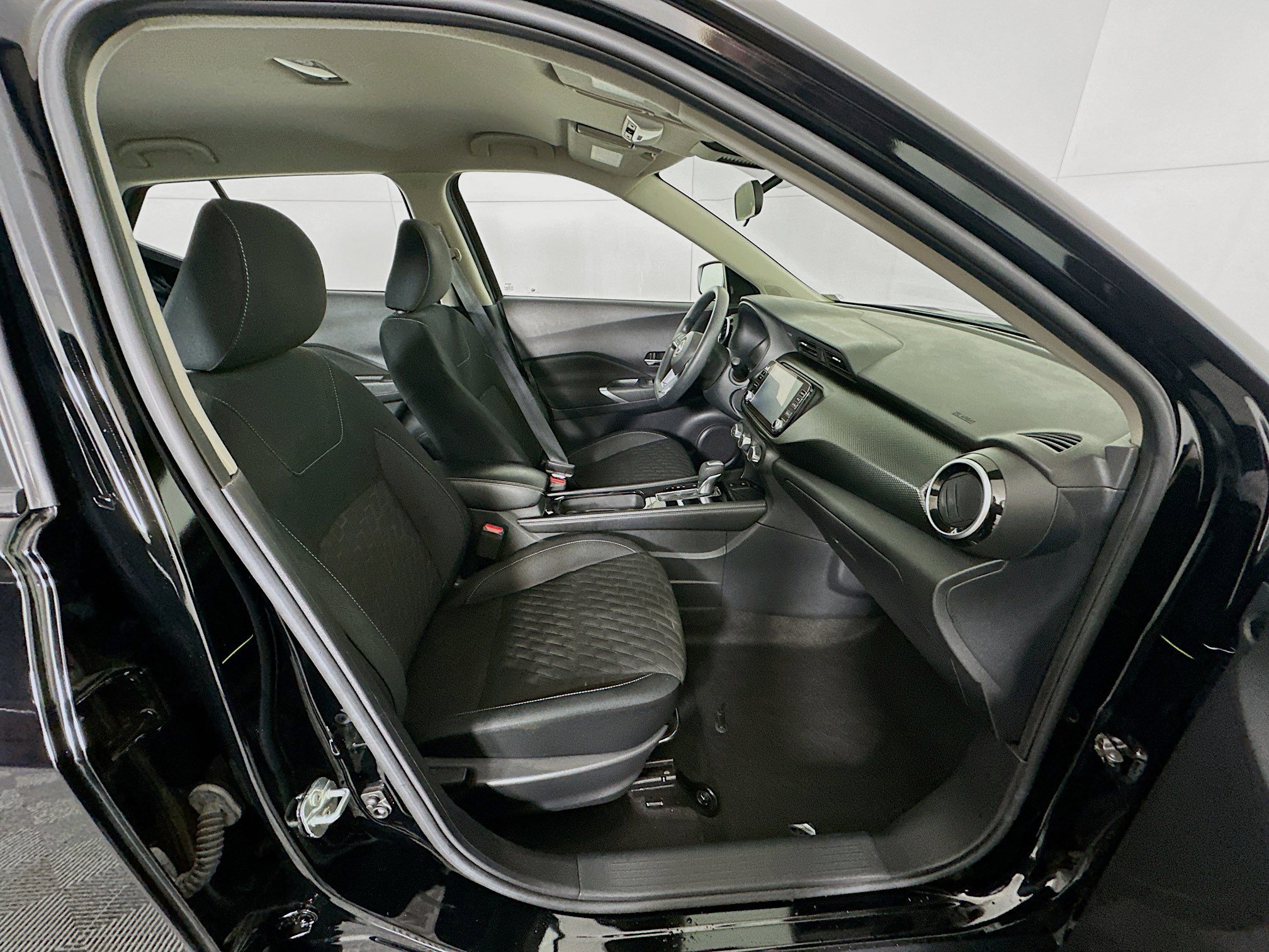 Used 2023 Nissan Kicks SV image 27