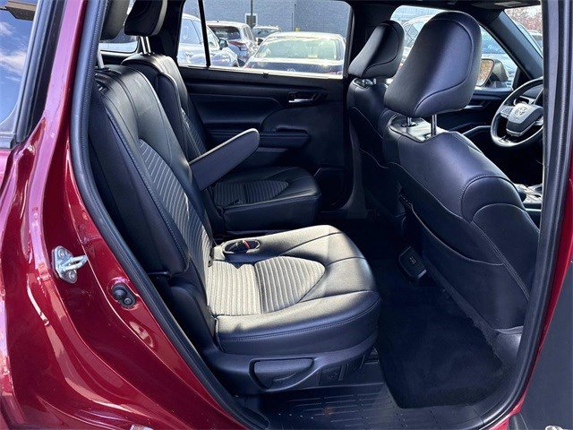 Used 2022 Toyota Highlander XSE image 11