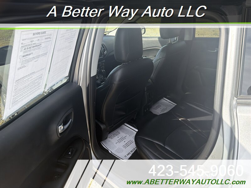 Used 2018 Jeep Compass Limited w/ Safe & Security Group AWD/4WD image 8