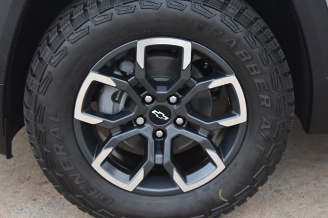 New 2026 Chevrolet Equinox ACTIV w/ Safety and Technology Package image 11