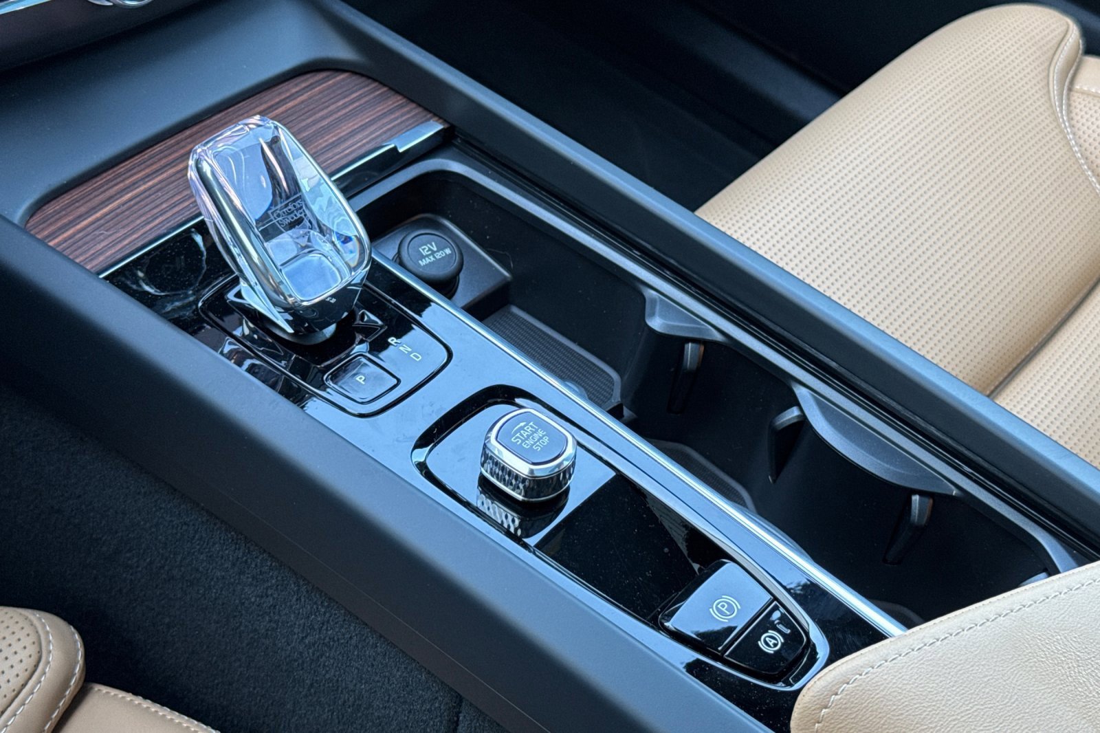 New 2025 Volvo XC60 B5 Ultra w/ Protection Package Premier image 21