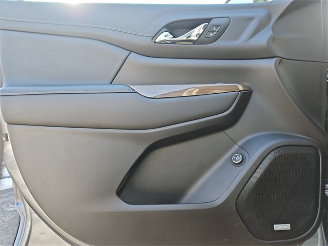 Used 2023 GMC Acadia SLE w/ Driver Convenience Package image 22