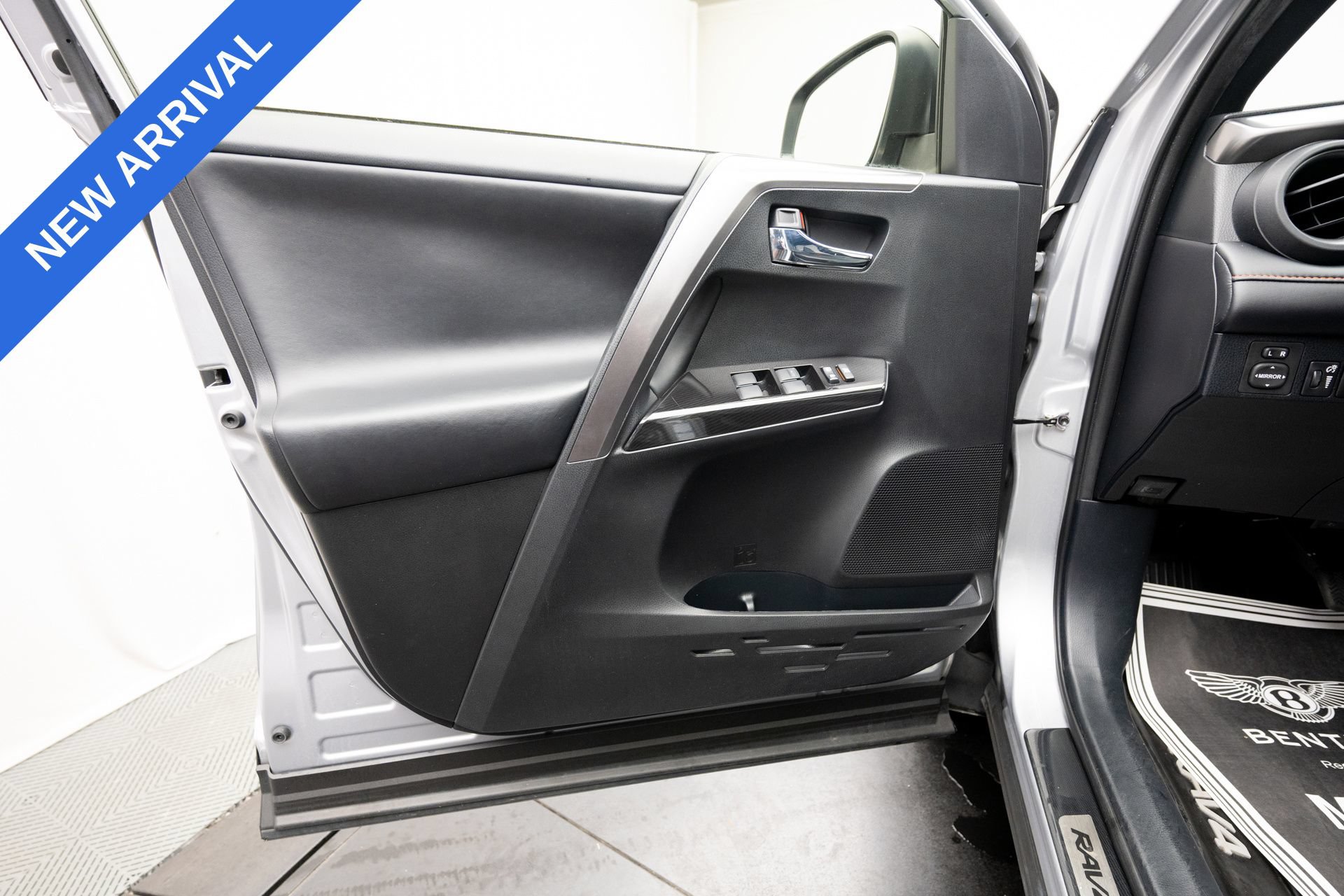 Used 2017 Toyota RAV4 SE w/ Advanced Technology Package AWD/4WD image 25