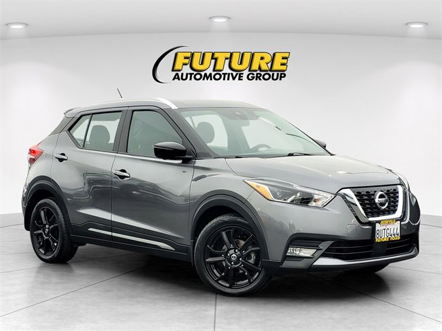 Used 2020 Nissan Kicks SR image 1