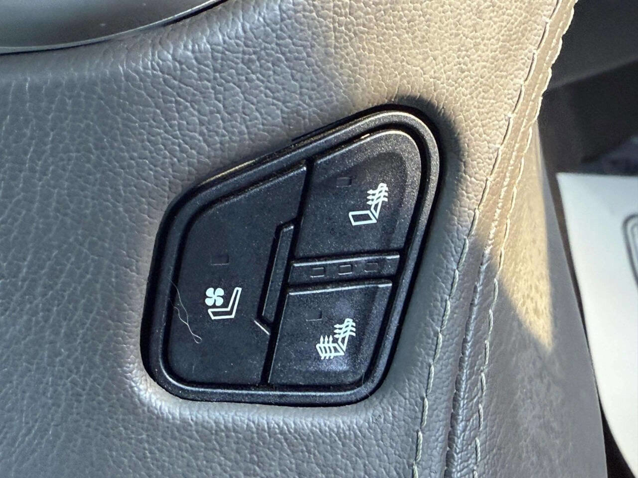 Used 2019 GMC Yukon XL Denali w/ Open Road Package image 22