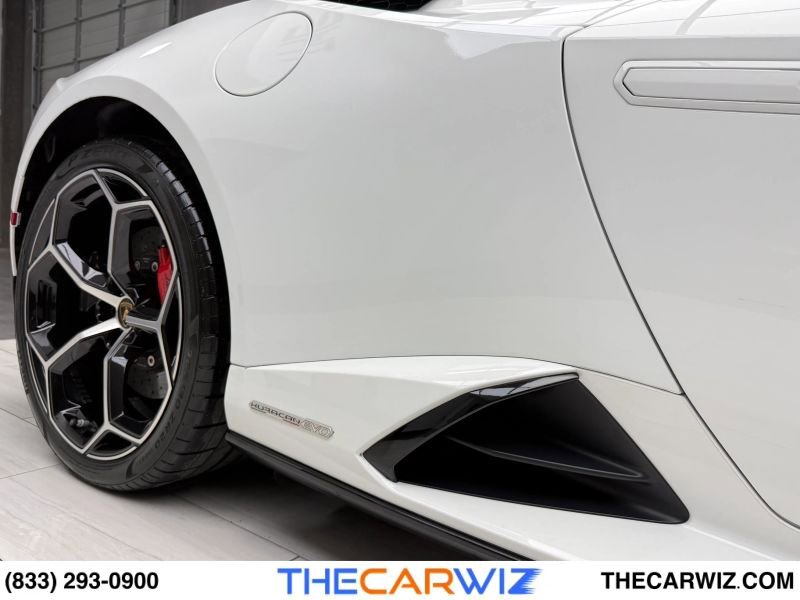 Used 2020 Lamborghini Huracan EVO image 31
