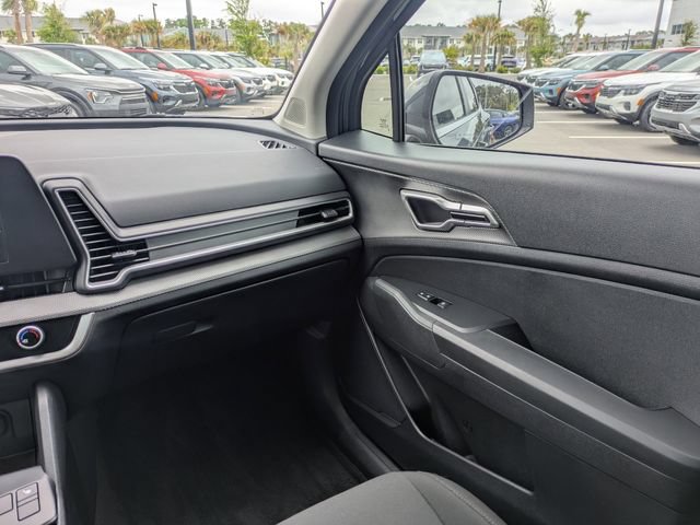 Used 2025 Kia Sportage LX AWD/4WD image 16