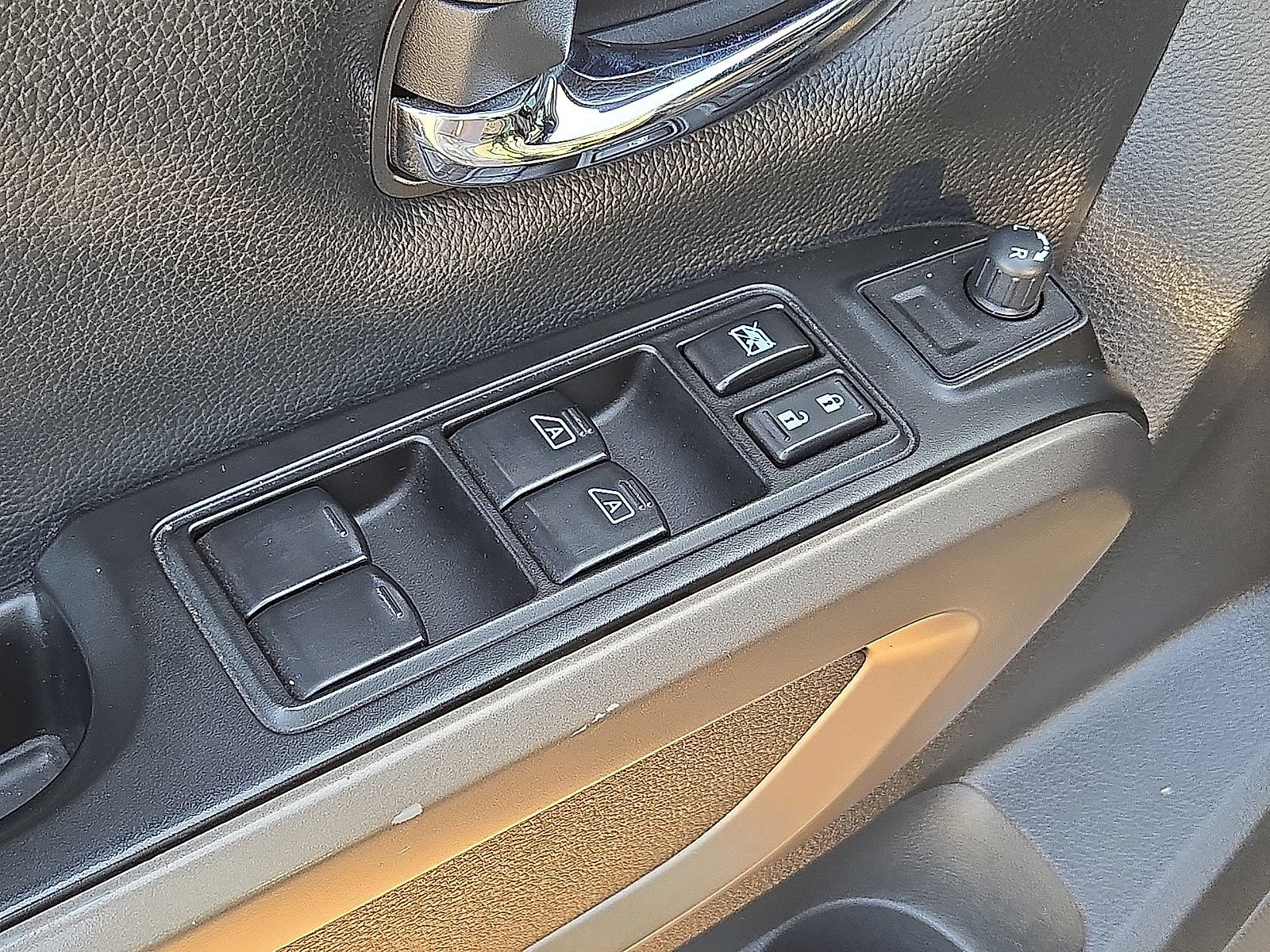 Used 2024 Nissan Titan SV w/ SV Bronze Edition Package RWD image 22