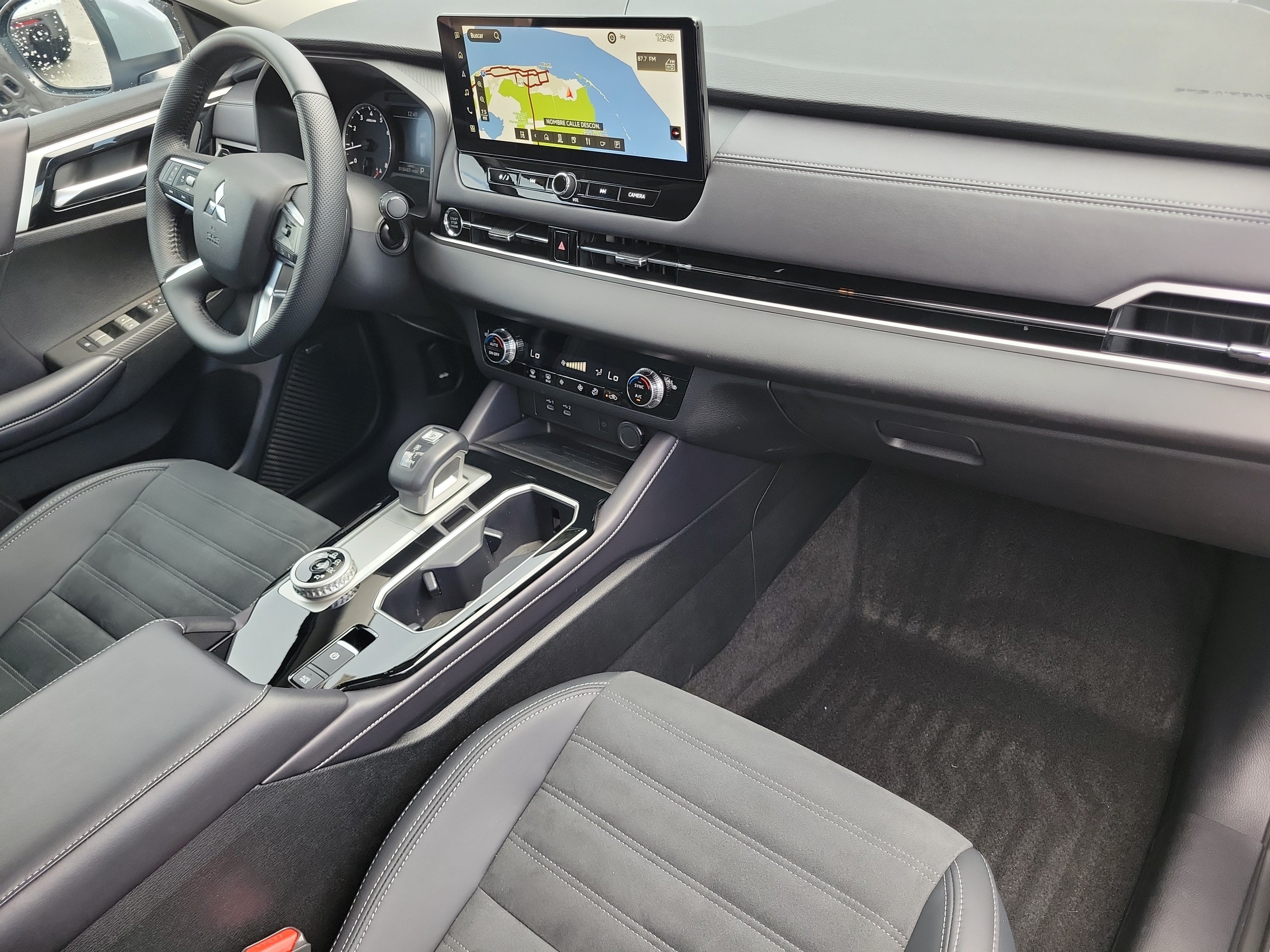 Used 2025 Mitsubishi Outlander SE FWD image 20