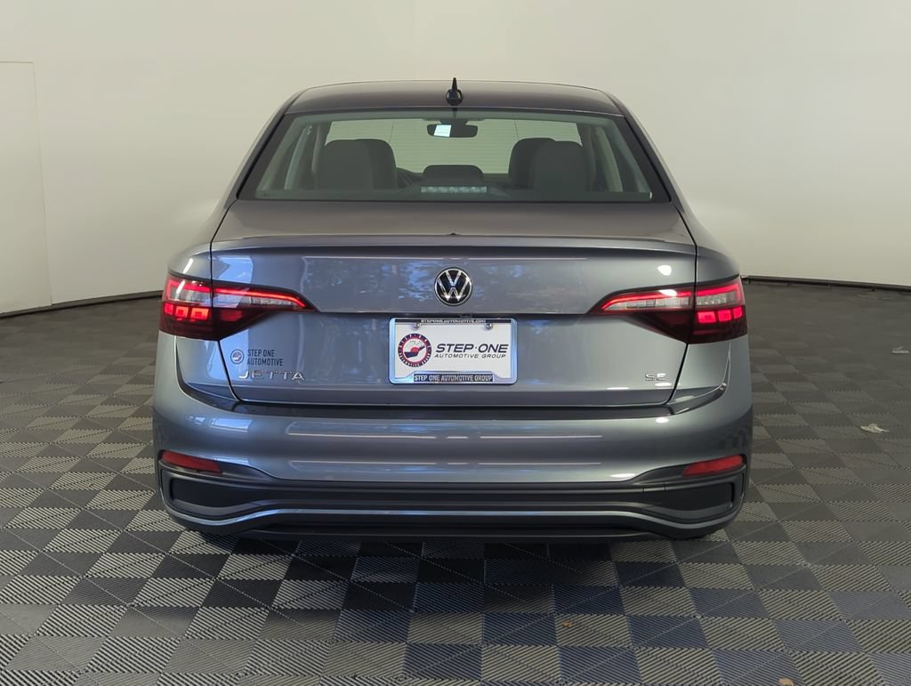 Used 2024 Volkswagen Jetta SE FWD image 5