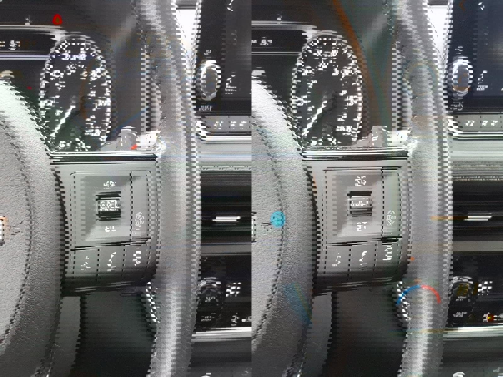 Used 2023 Nissan Rogue SV w/ SV Premium B Package image 15