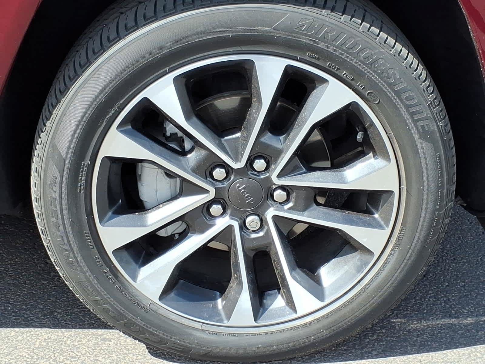 Used 2023 Jeep Grand Cherokee Overland AWD/4WD image 9