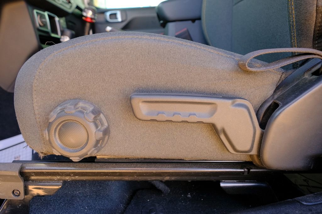 Used 2024 Jeep Wrangler Sport image 27