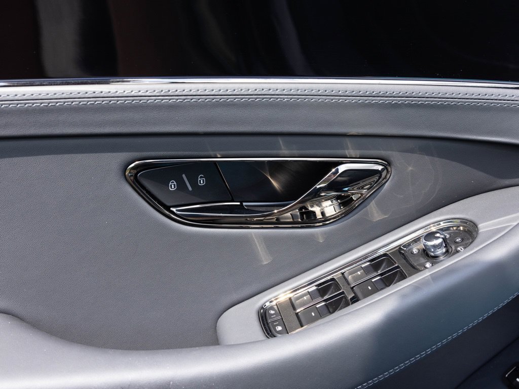 Certified 2025 Bentley Continental GTC AWD/4WD image 23