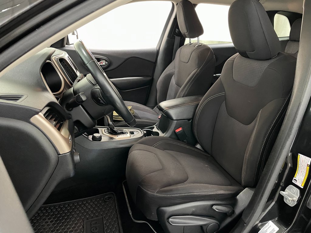 Used 2015 Jeep Cherokee Latitude w/ Cold Weather Group image 17