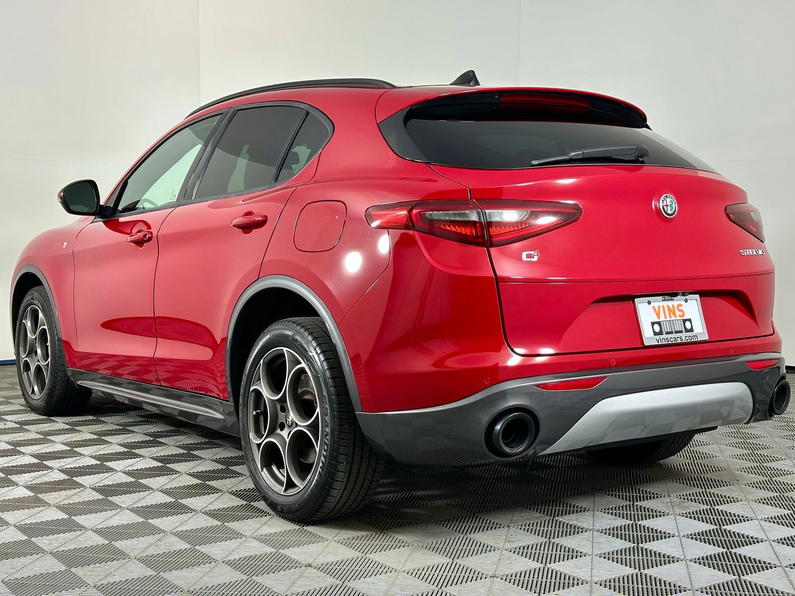 Used 2022 Alfa Romeo Stelvio Ti AWD/4WD image 22