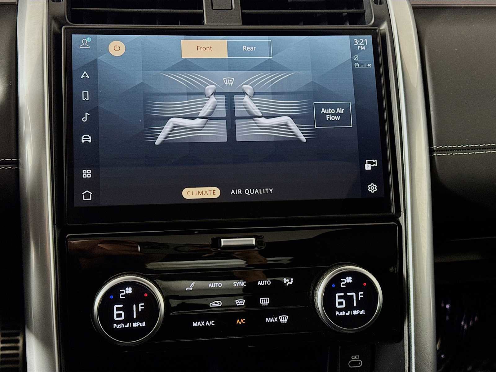 Used 2024 Land Rover Discovery Metropolitan Edition image 14