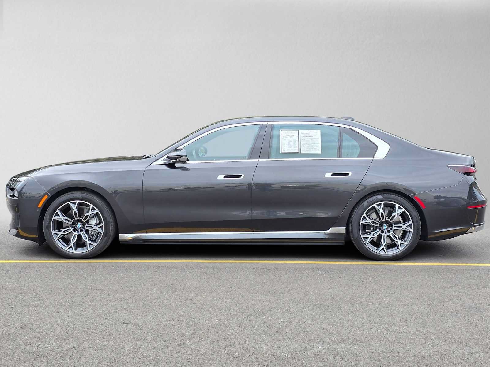 Used 2023 BMW i7 xDrive60 AWD/4WD image 6