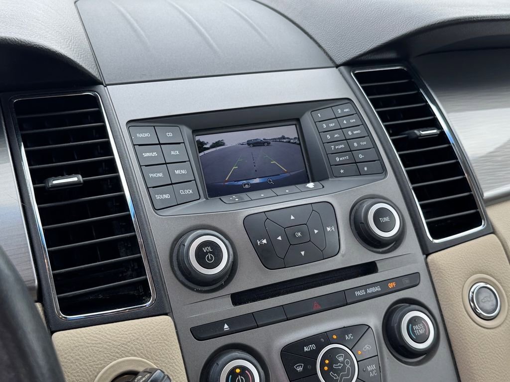 Used 2015 Ford Taurus SEL FWD image 24