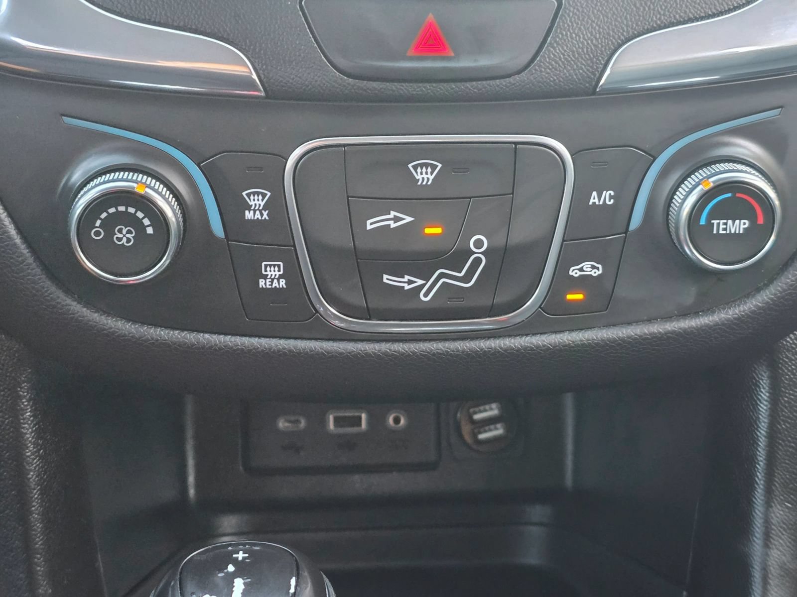 Used 2020 Chevrolet Equinox LT FWD image 12