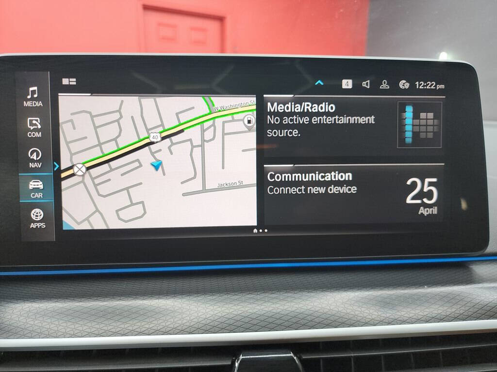 Used 2023 BMW 530e w/ M Sport Package image 27