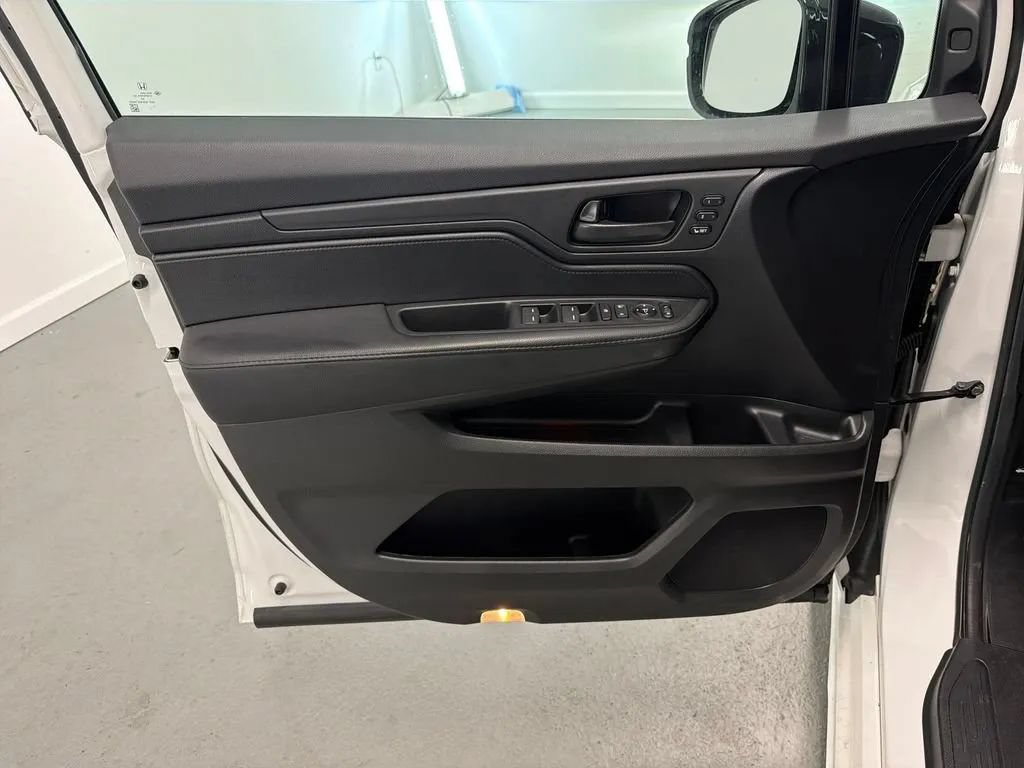 Used 2025 Honda Odyssey Sport-L image 13
