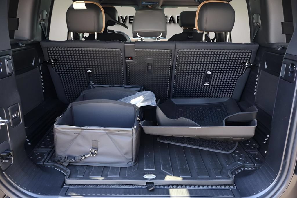 New 2026 Land Rover Defender 110 X AWD/4WD image 17