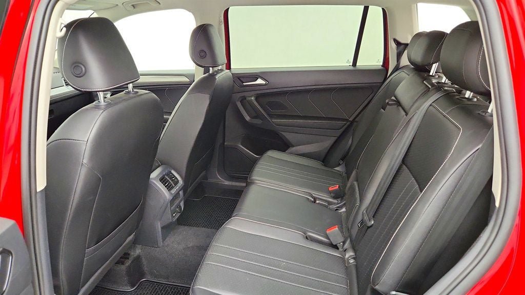 Used 2022 Volkswagen Tiguan SE AWD/4WD image 19